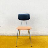 Paire de chaises en métal chromé, skaï noir et velours, années 70