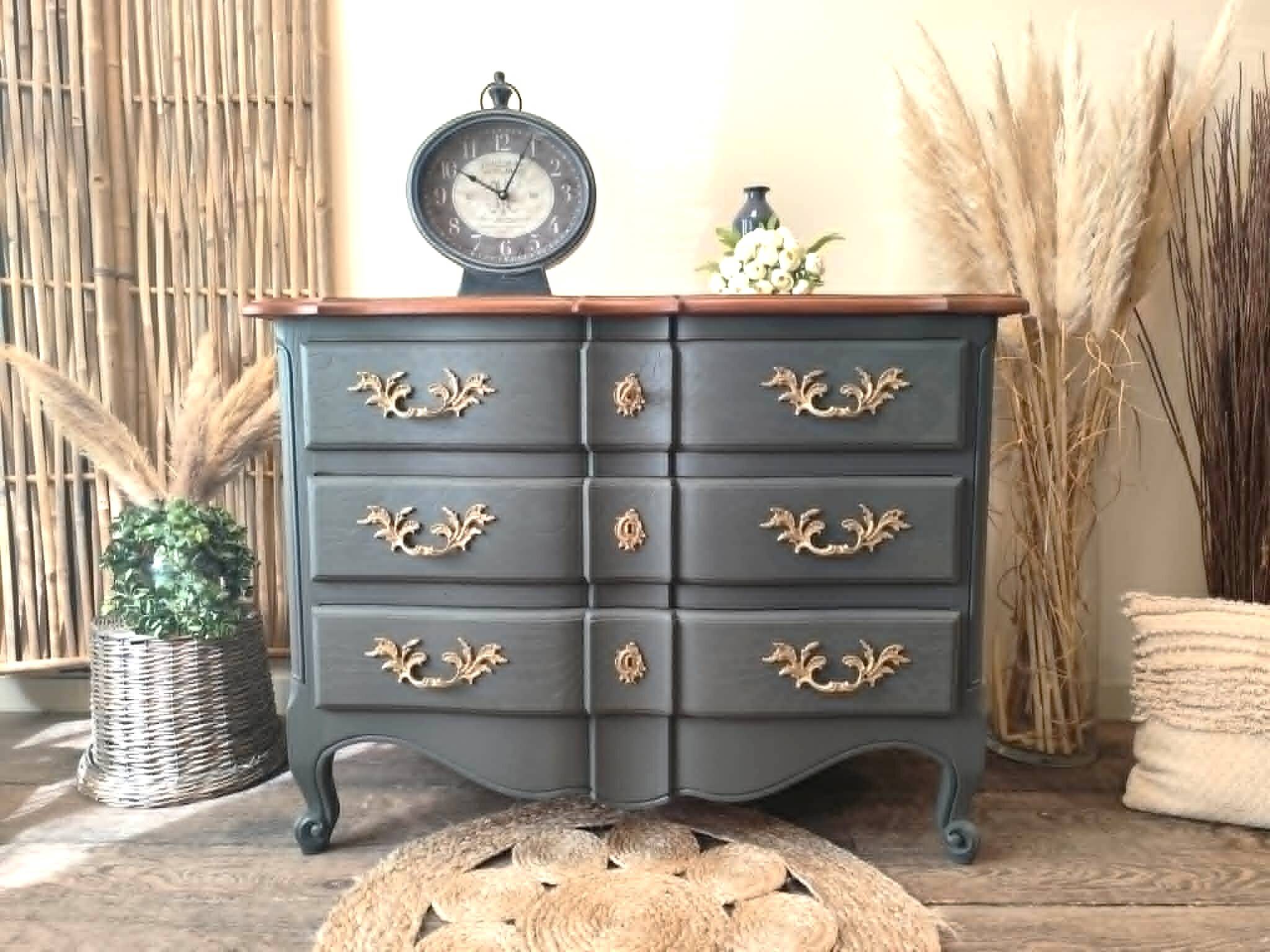 Cherry wood chest of drawers