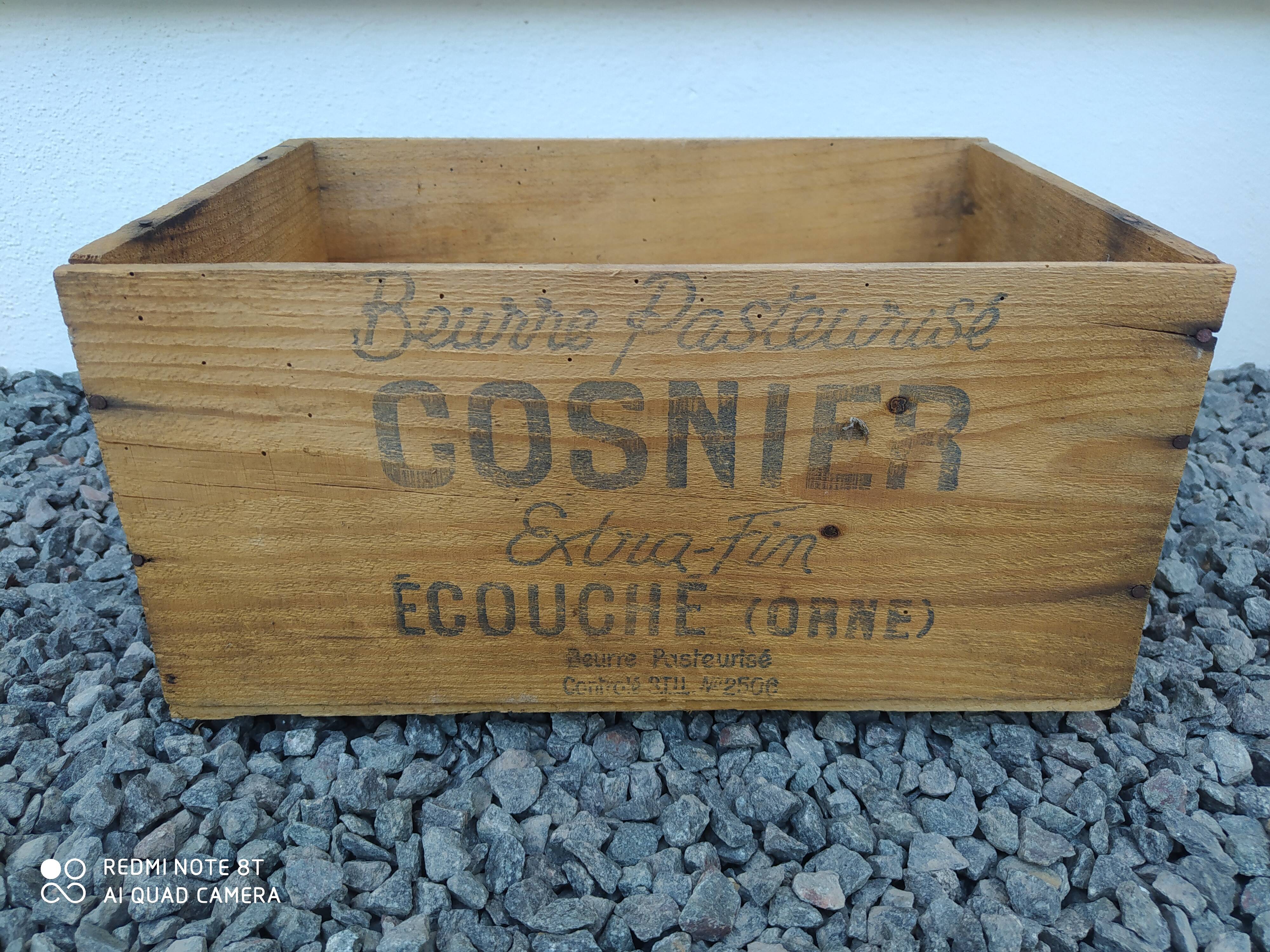 Vintage wooden box / box of beurre Cosnier
