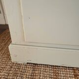 Wooden chest of drawers