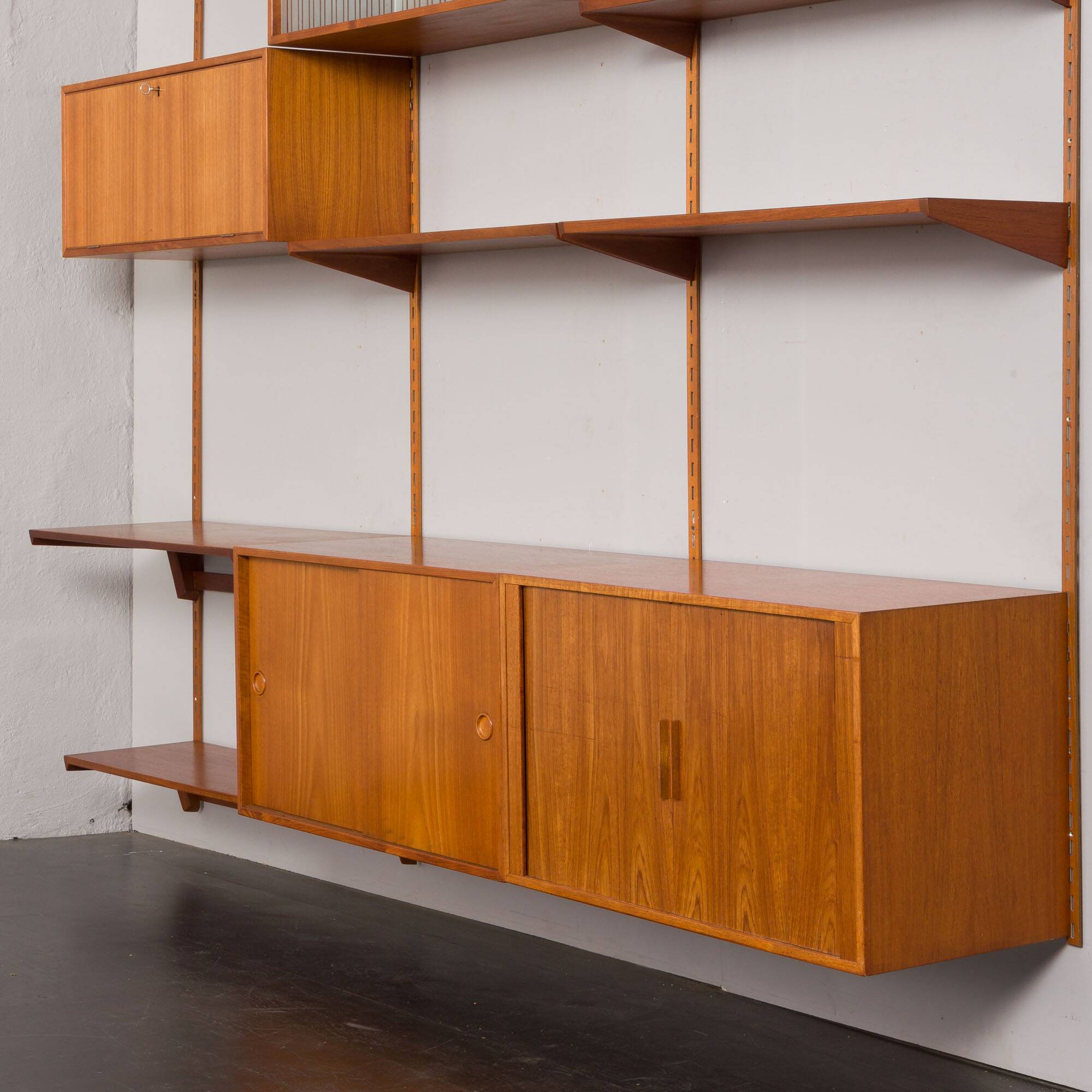 Bibliothèque modulaire à 3 baies Kai Kristiansen en teck avec armoire à porte tambour et étagère de bureau, De