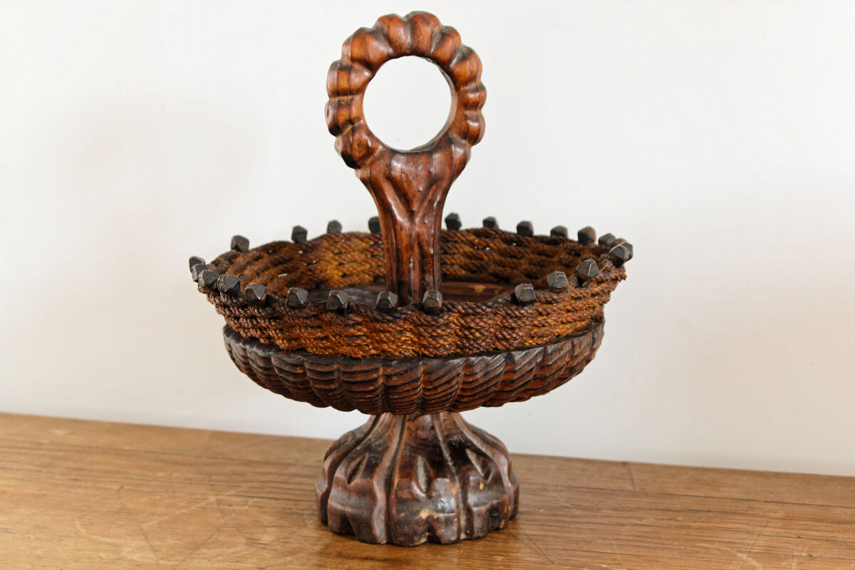 Coupe à fruits en bois sculpté