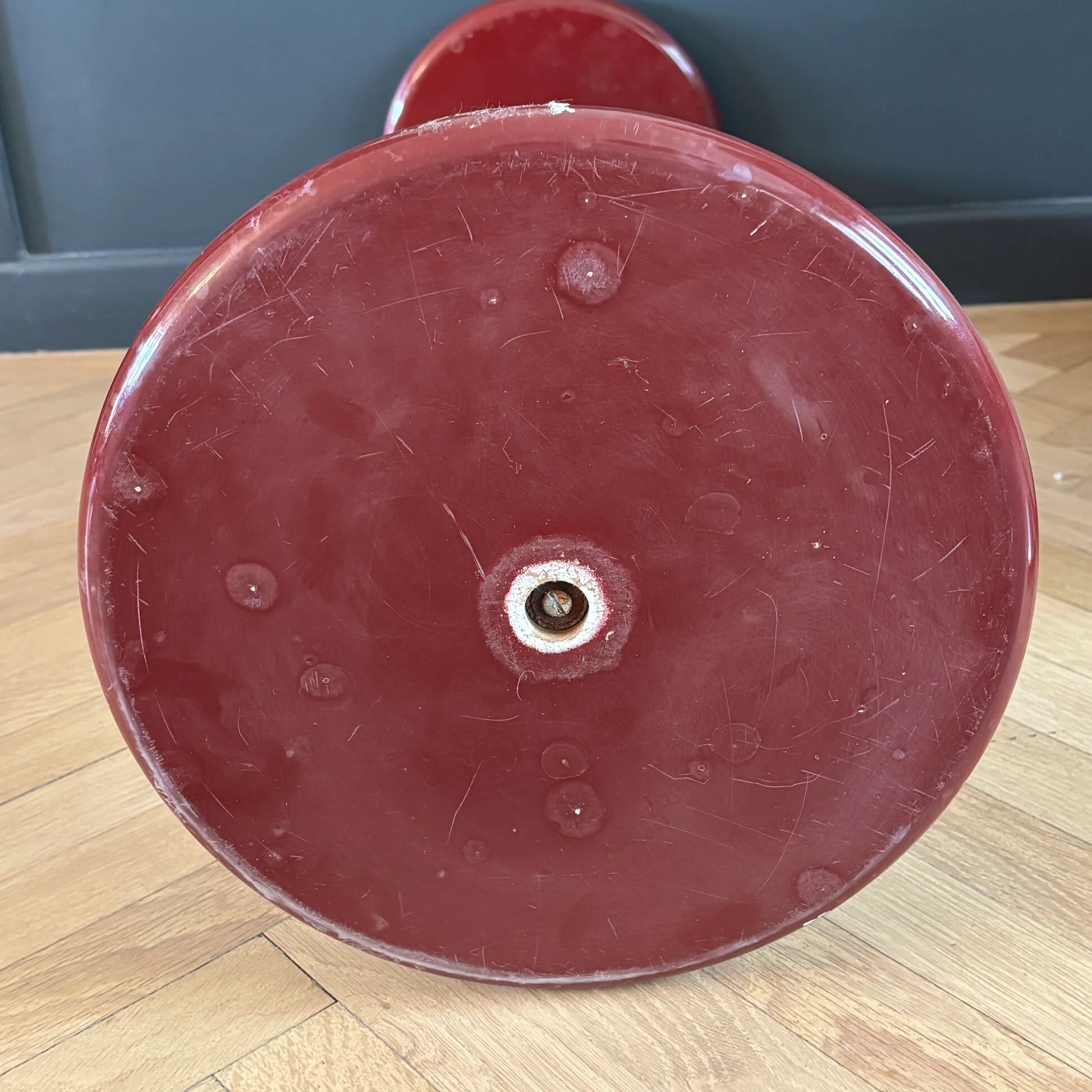 Porte-plante / sellette en plastique bordeaux vintage