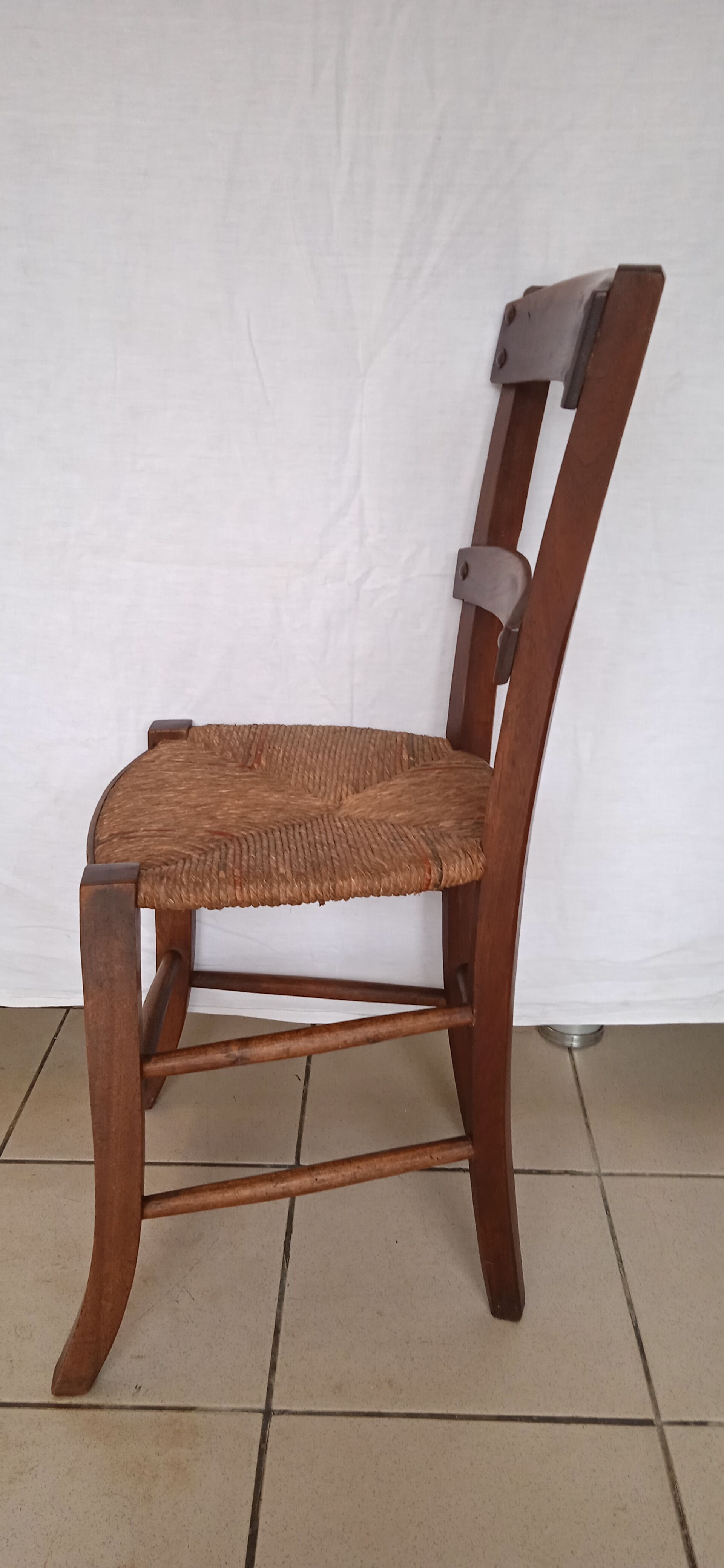 Series of 4 straw chairs