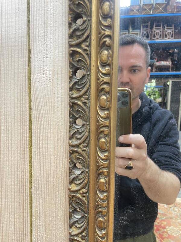 Petit miroir d'entre deux en bois doré