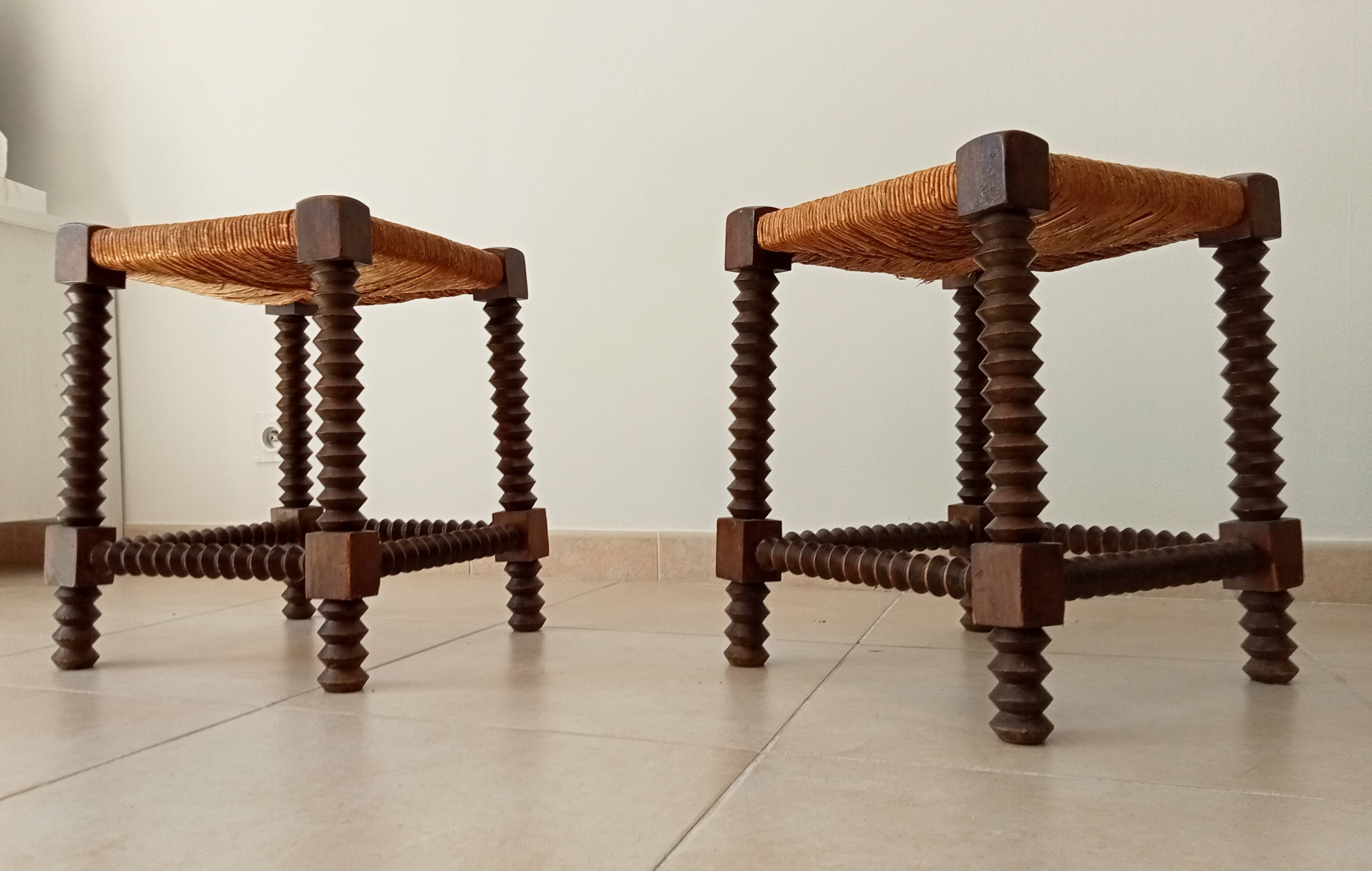 Vintage straw stool in turned wood 50s/60s