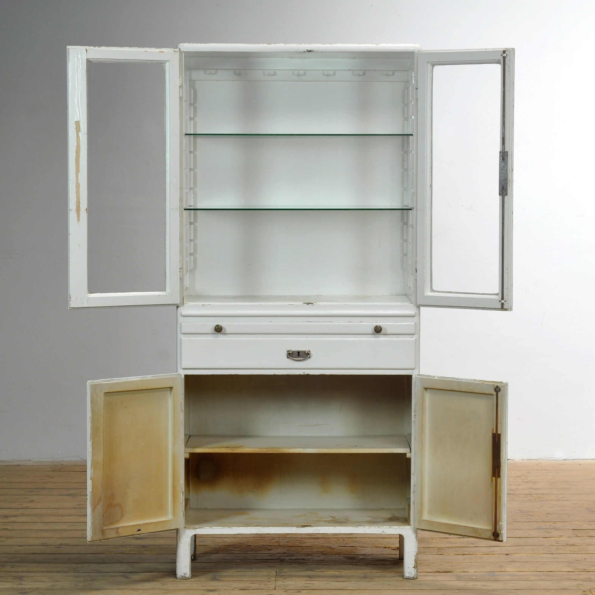 Cabinet médical en bois, vers 1950