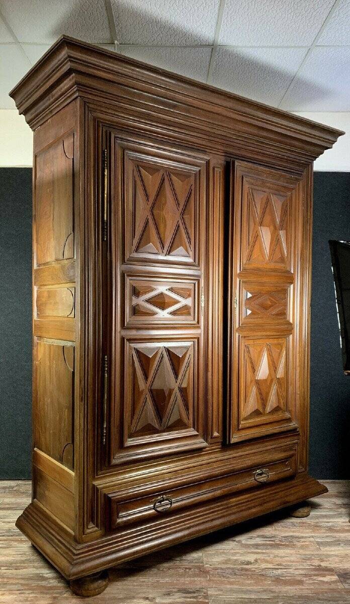 Armoire Bourguignonne époque Louis XIII A Pointes De Diamant
