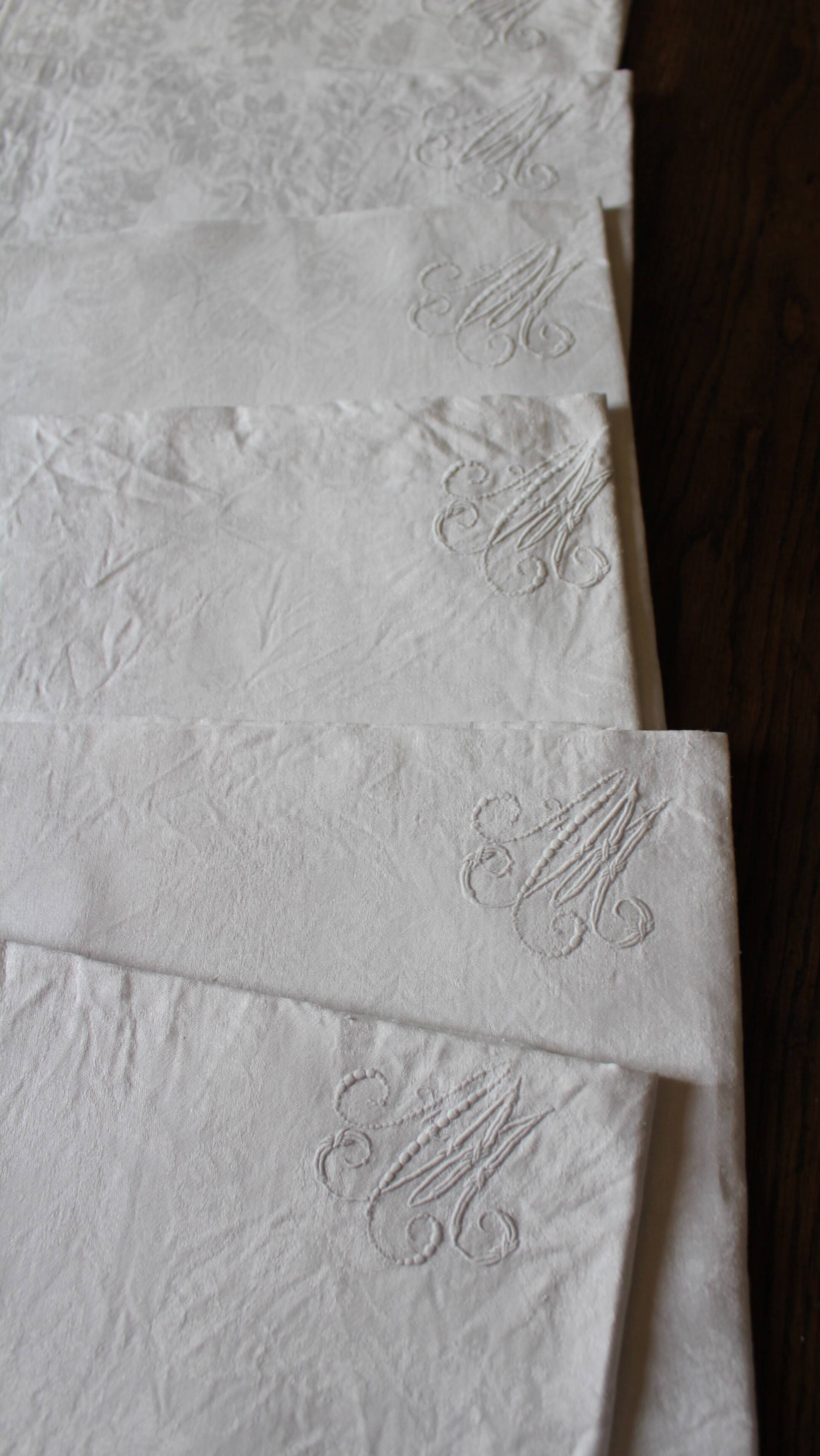 A set of 6 damask napkins Monograms MM
