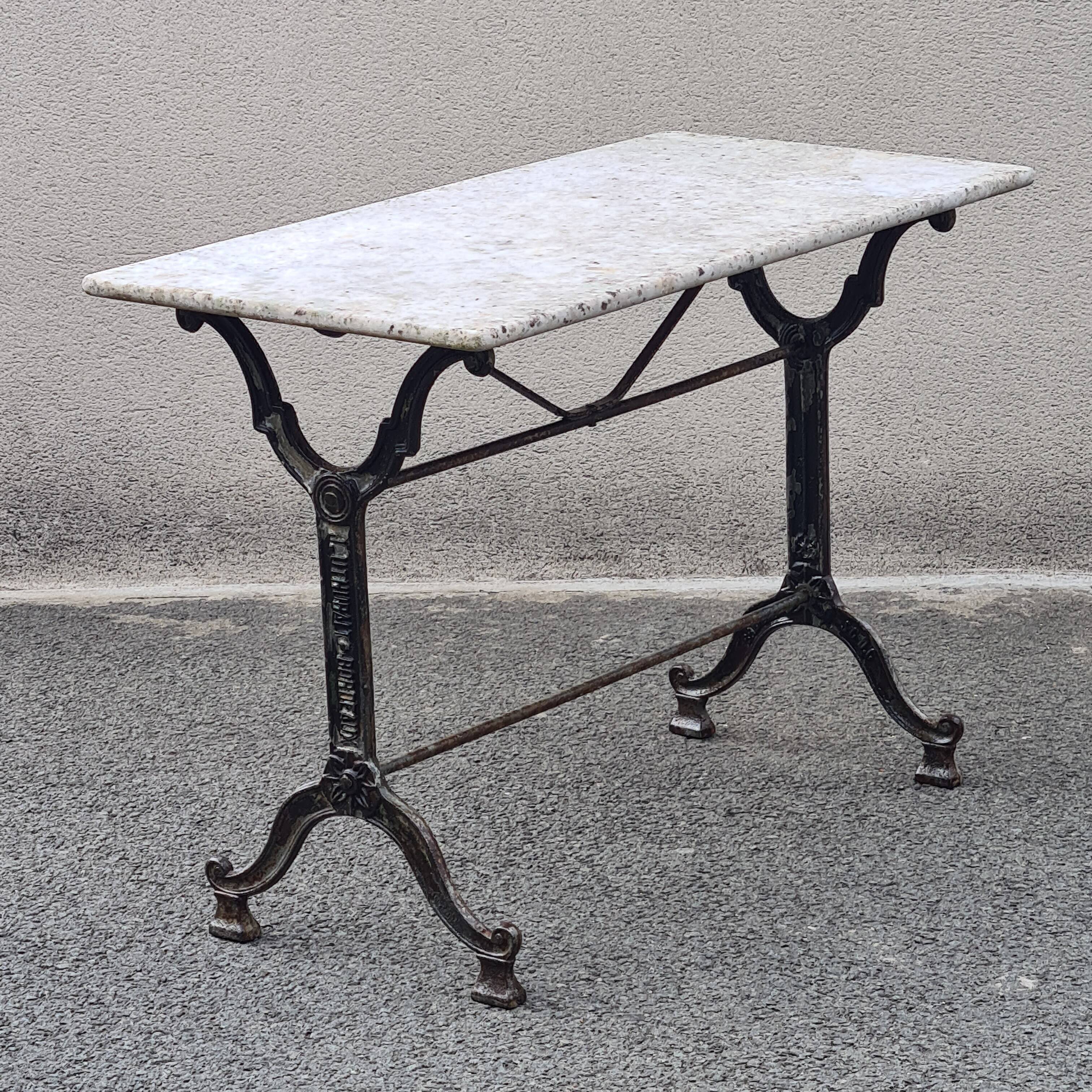 Old table bistrot