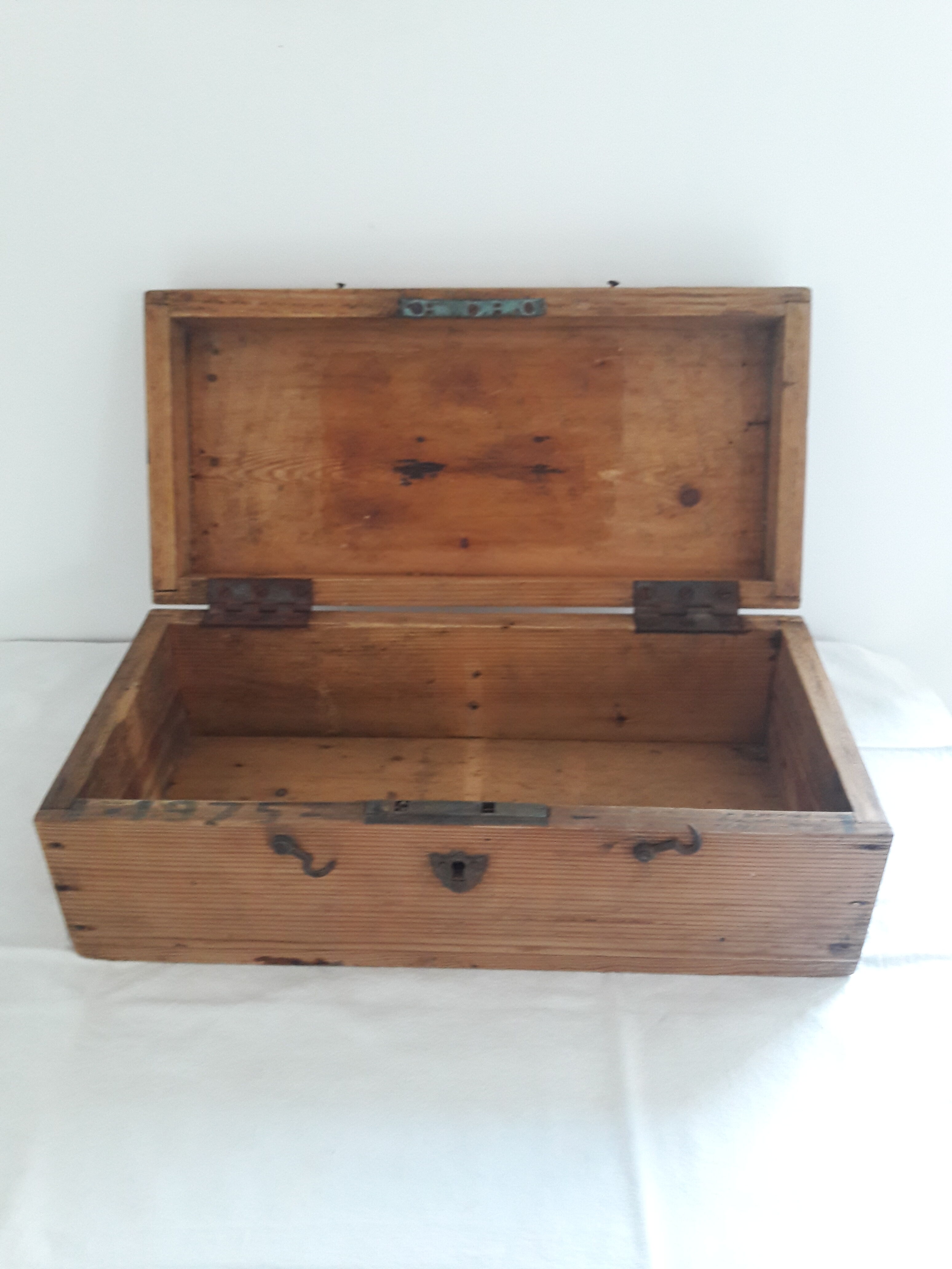 Box, chest, old pine