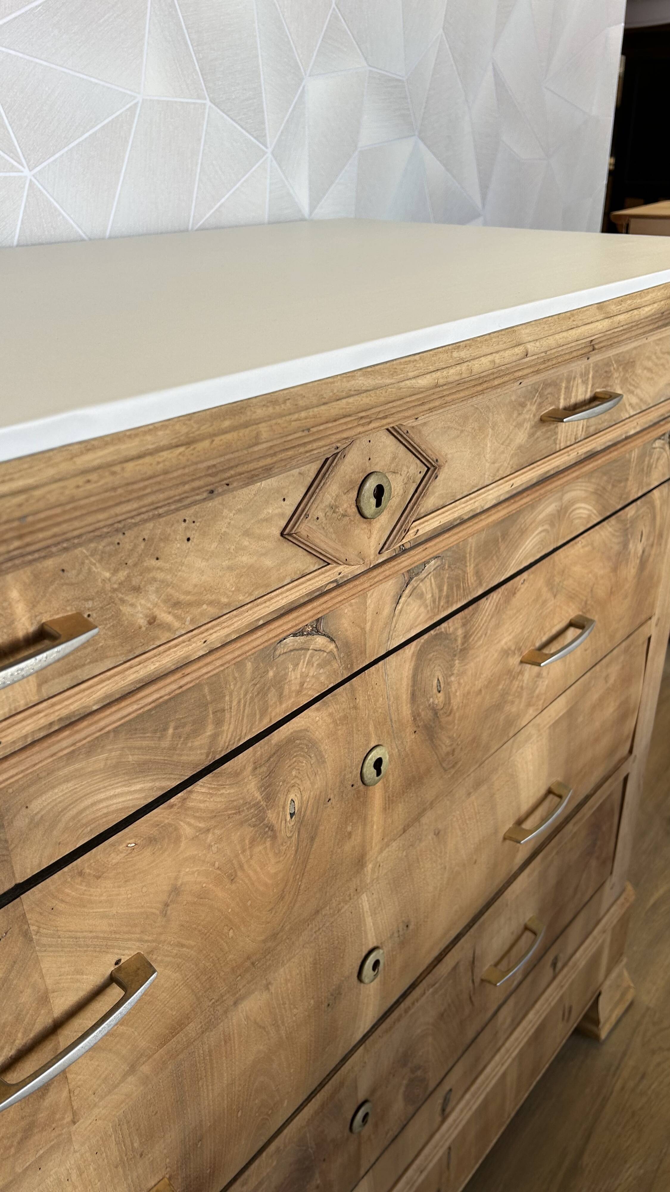 Antique 4-drawer airbrushed chest of drawers