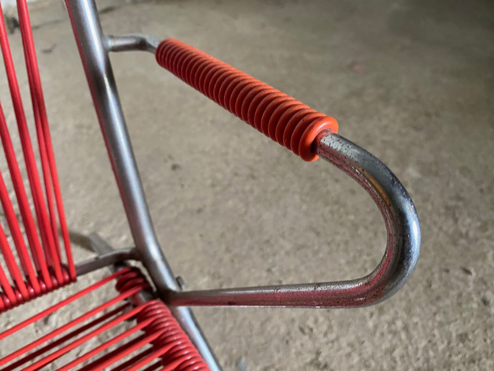 Folding scoubidou children's armchair red and vintage chrome 1950