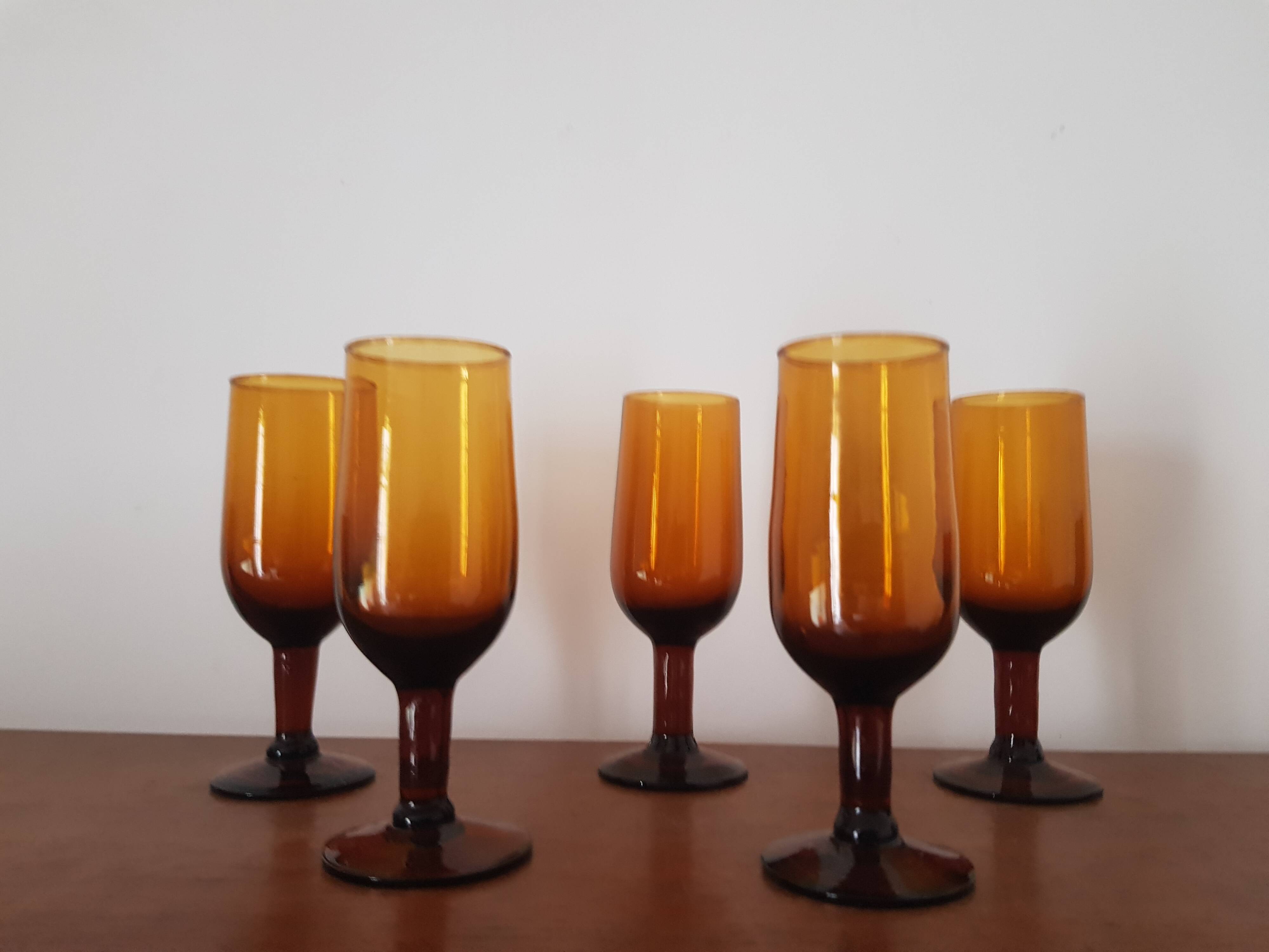 Set of 5 amber stemmed glasses