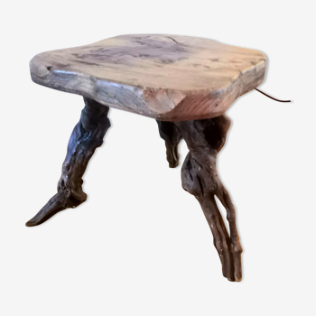 Table basse tripode brutaliste bois massif et pieds de vie design années 60