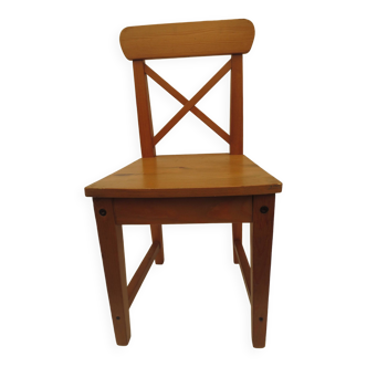 Small vintage chair for children, in light wood