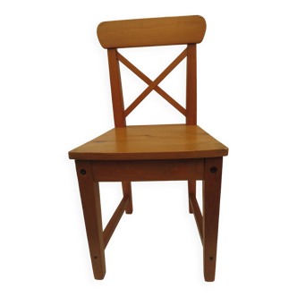 Petite chaise vintage pour enfant en bois  clair