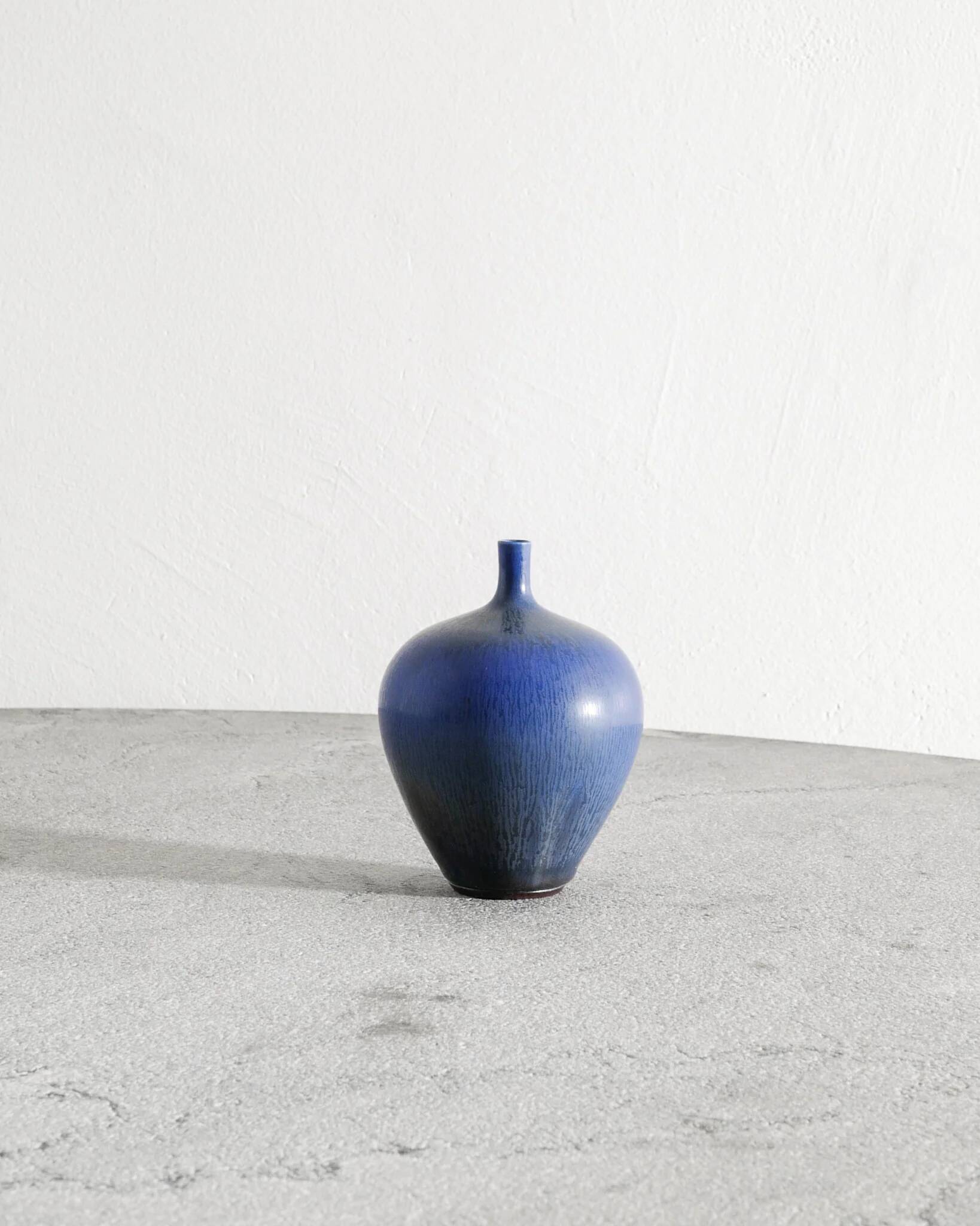 Ensemble de trois vases en céramique suédois du milieu du siècle par Berndt Friberg, années 1970.