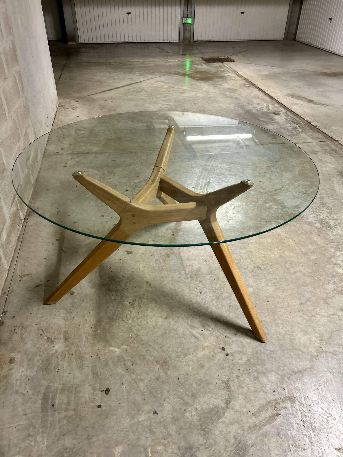 Table en bois et verre AMPM 130 cm