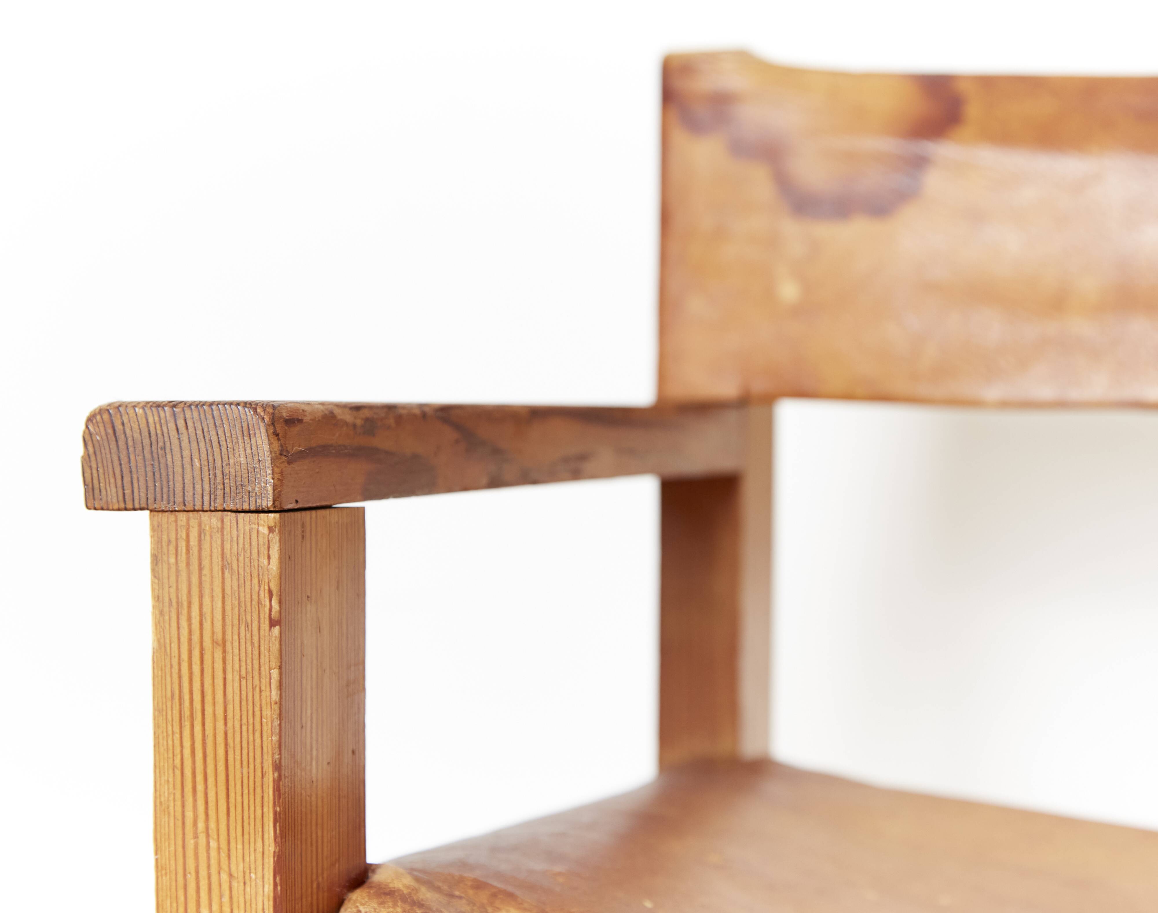 Chaise avec accoudoirs en pin massif et cuir de selle de Biosca