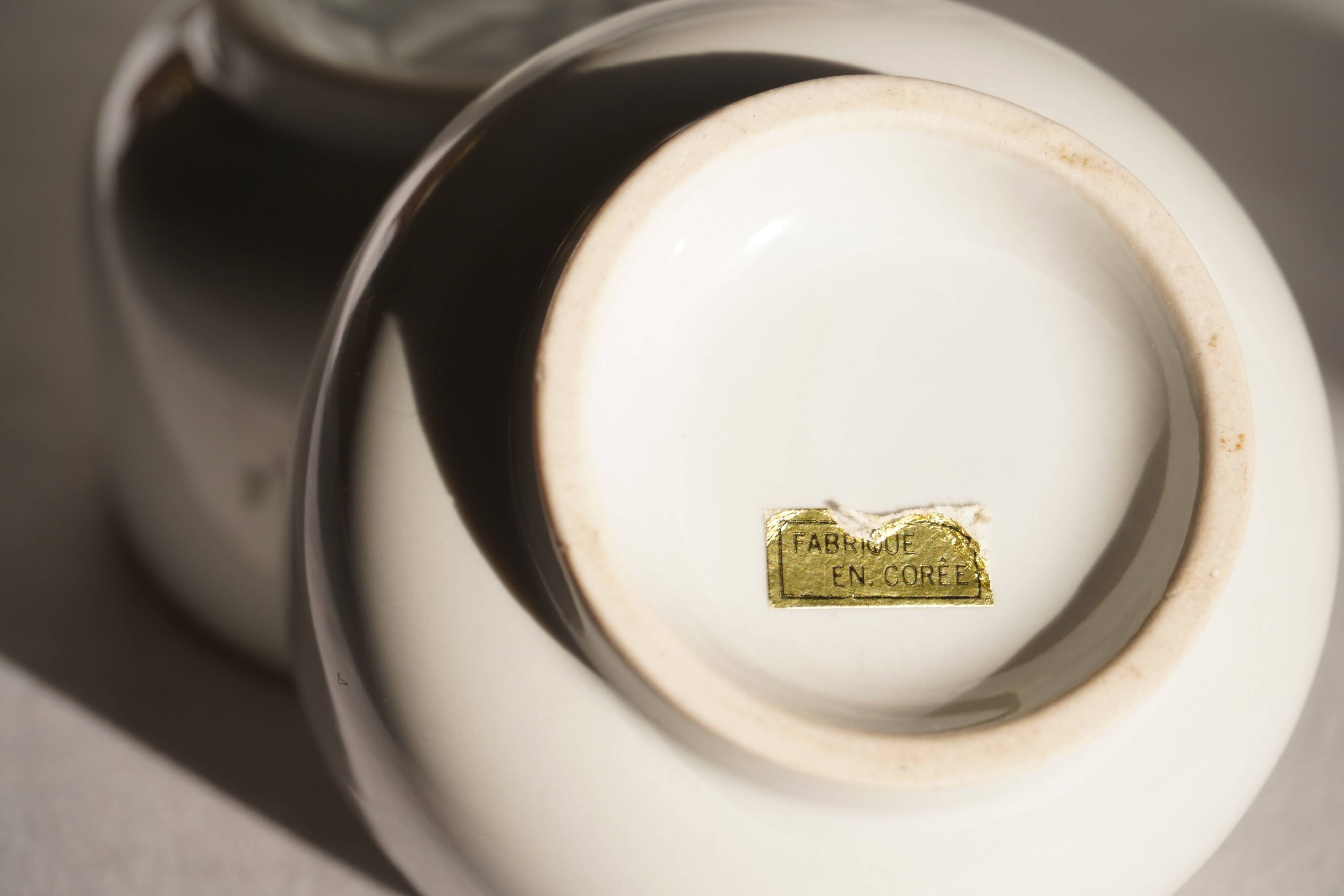 Set of 2 porcelain teacups with floral decorations, Korea
