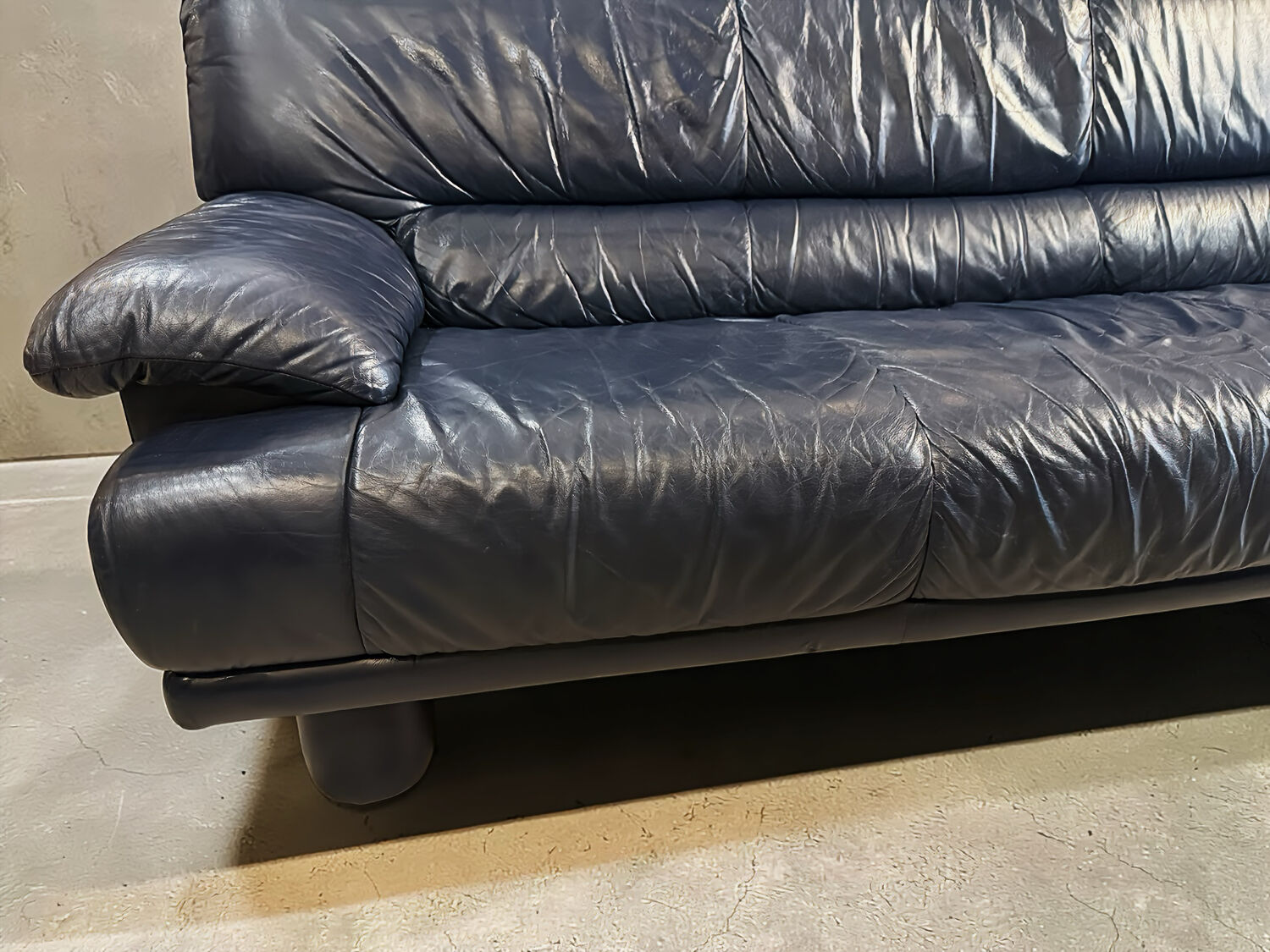 Leather sofa Nicoletti Salotti Italy Circa 1980