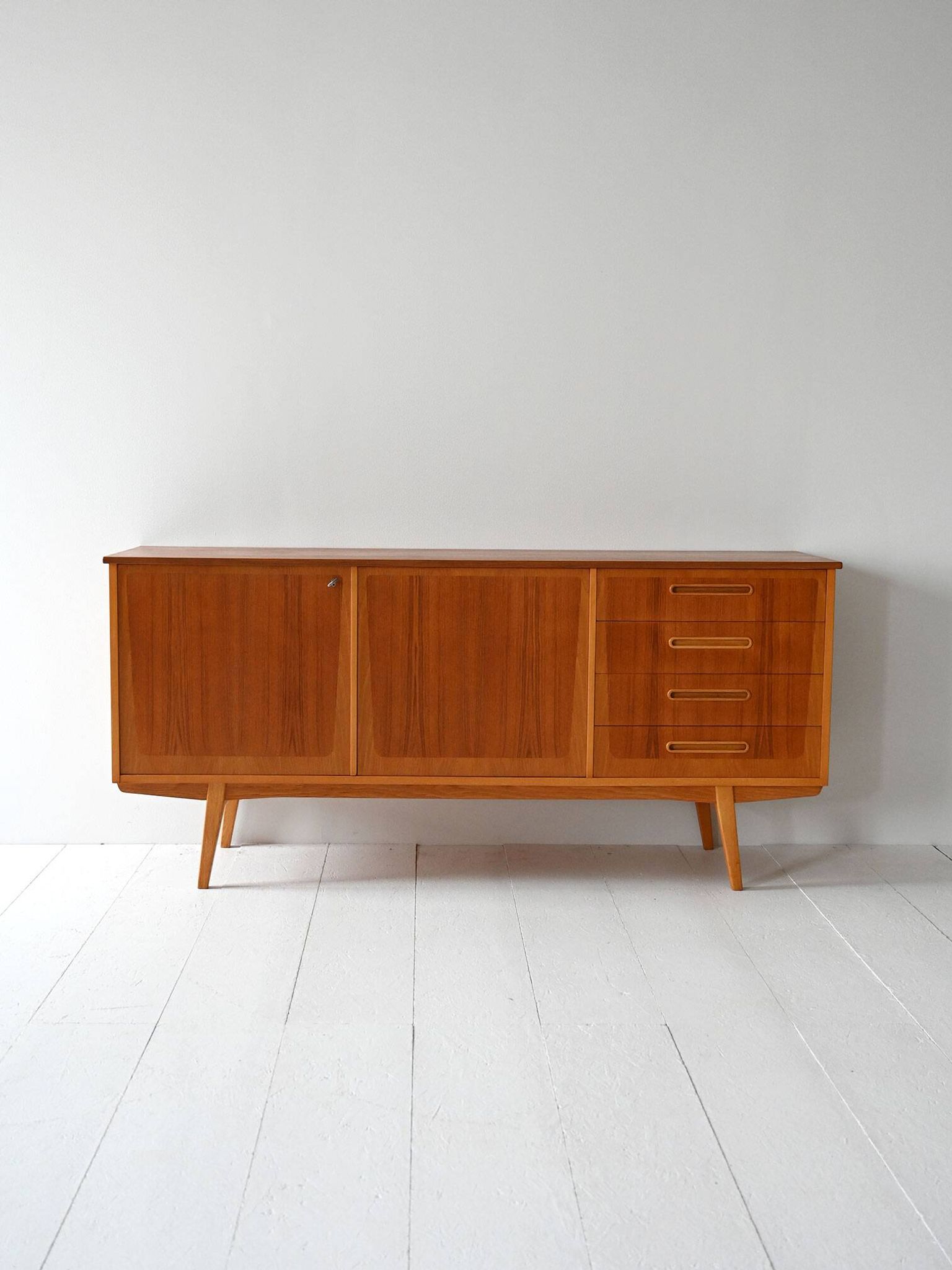 Buffet Ulferts en teck scandinave datant de la fin des années 1950