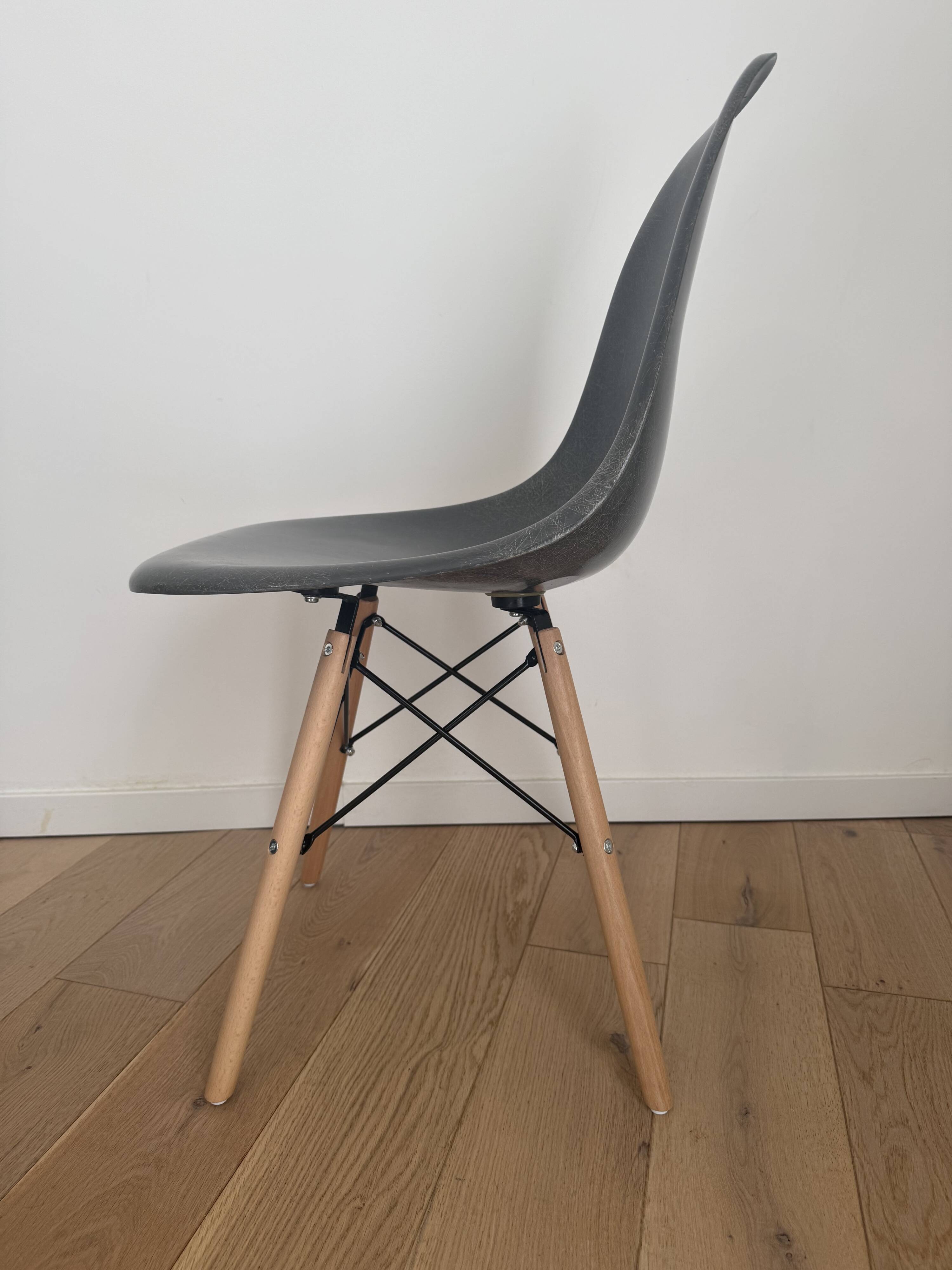 DSW Eames Herman Miller US edit 50 s 60s design no Vitra Knoll
