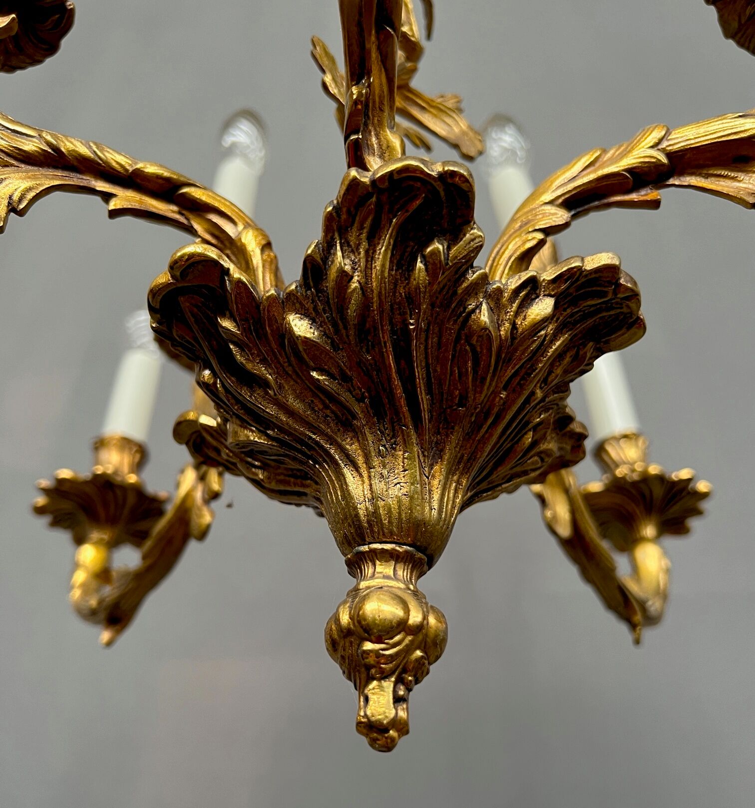 Lustre rococo. Bronze doré massif.
