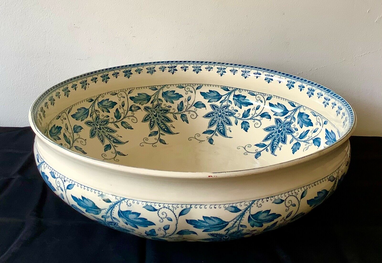 Vasque in earthenware