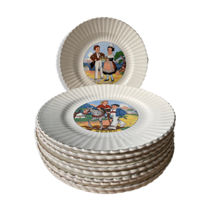 Lot de 11 assiettes régionales