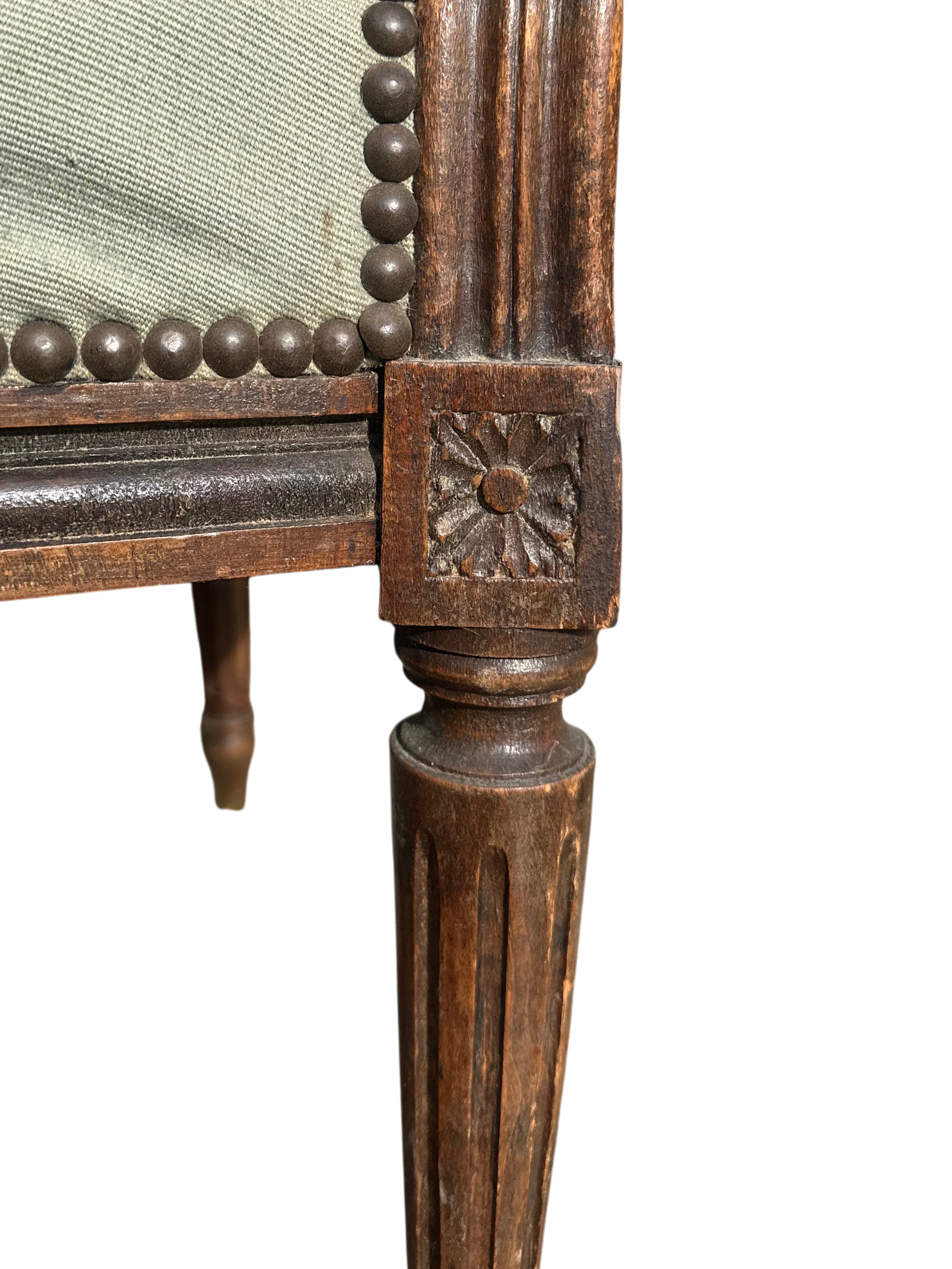 Fauteuil médaillon de style Louis XVI