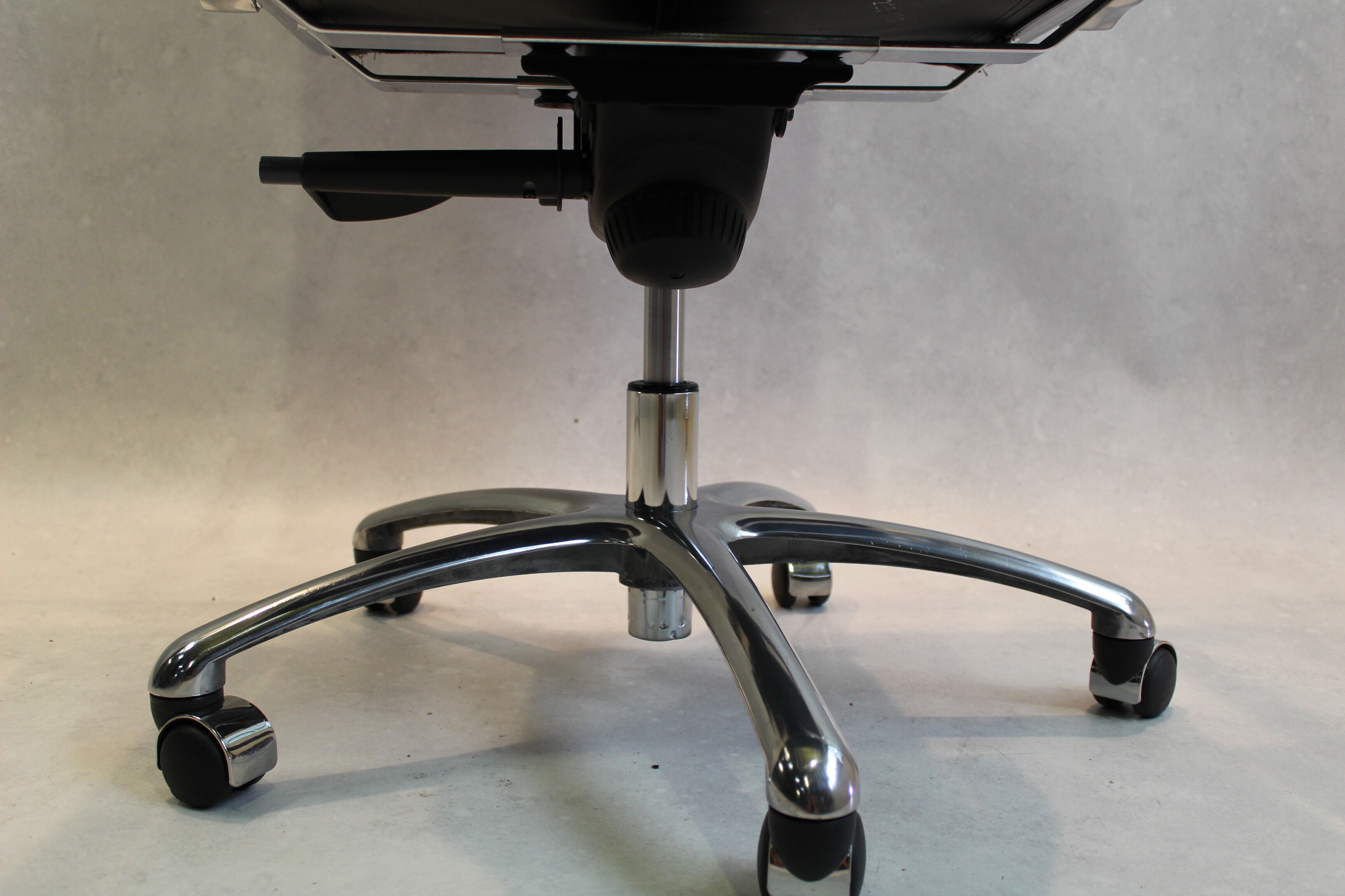 Leather and chrome office chair Luxy edition