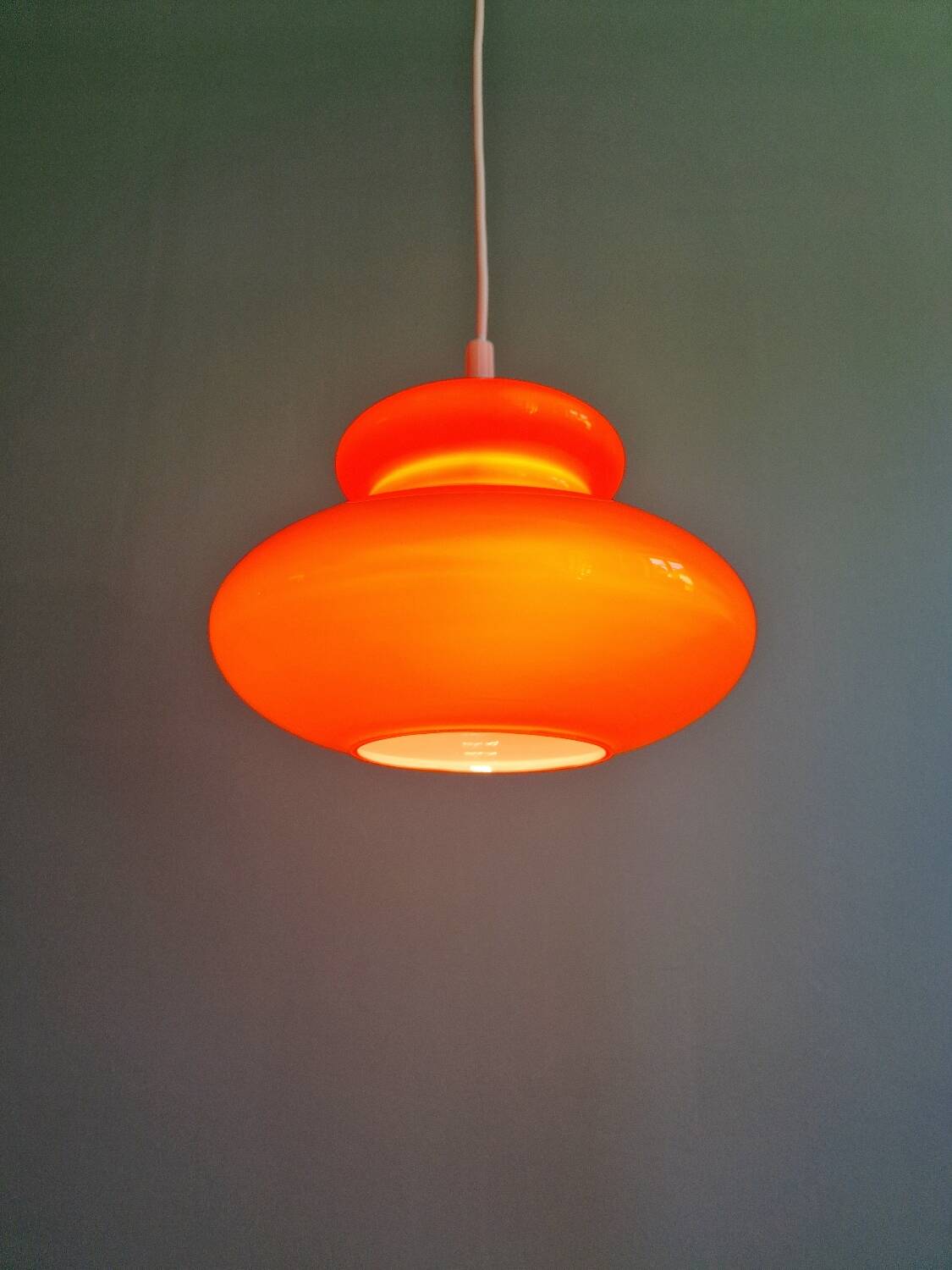 Suspension Space Age in opaline orange, 1960s-70s