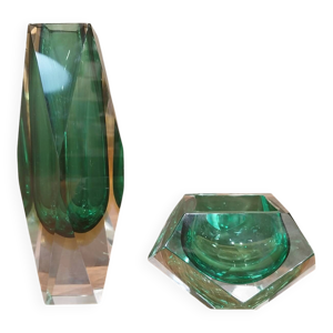 Un duo du vase et cendrier