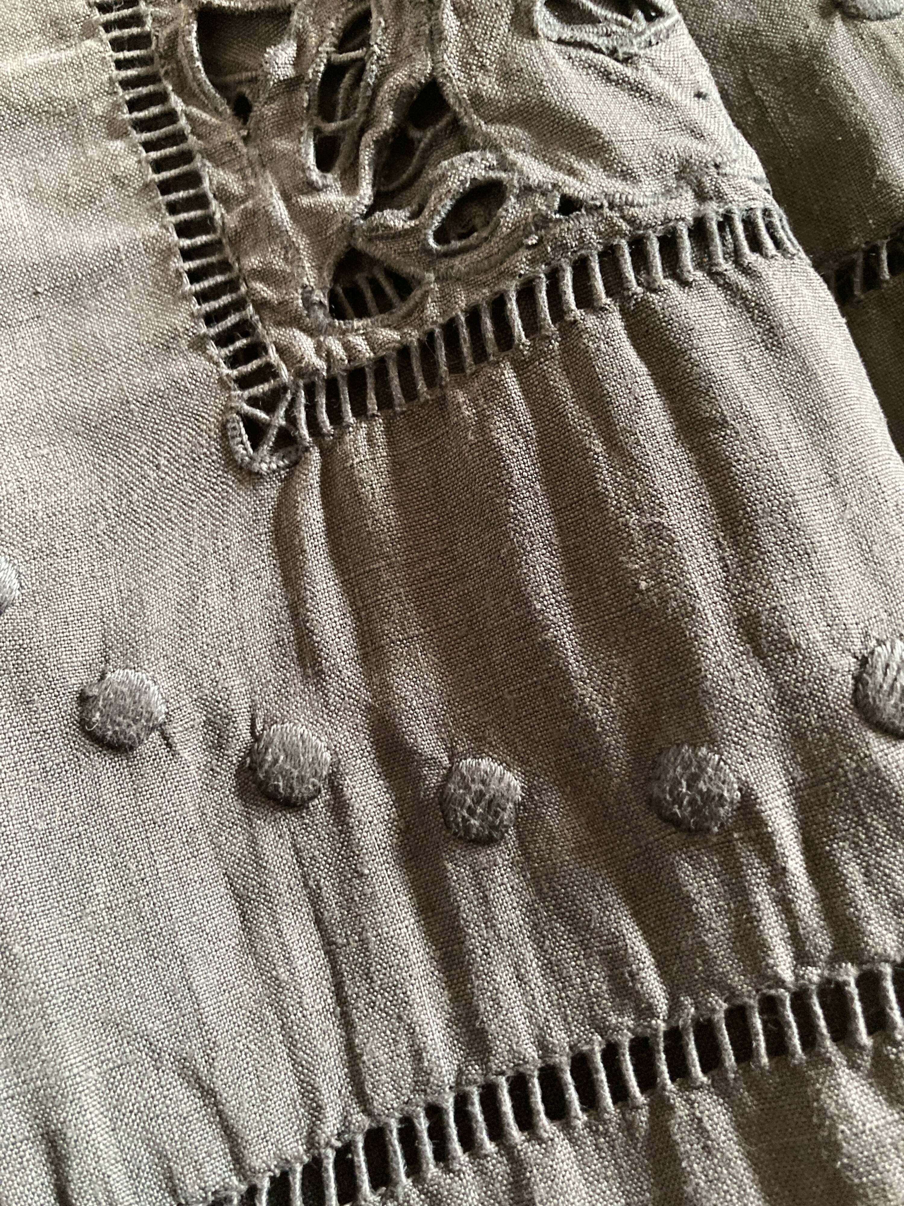 Day embroidered linen yarn, polka dots and richelieu over-salted old black 2.40m
