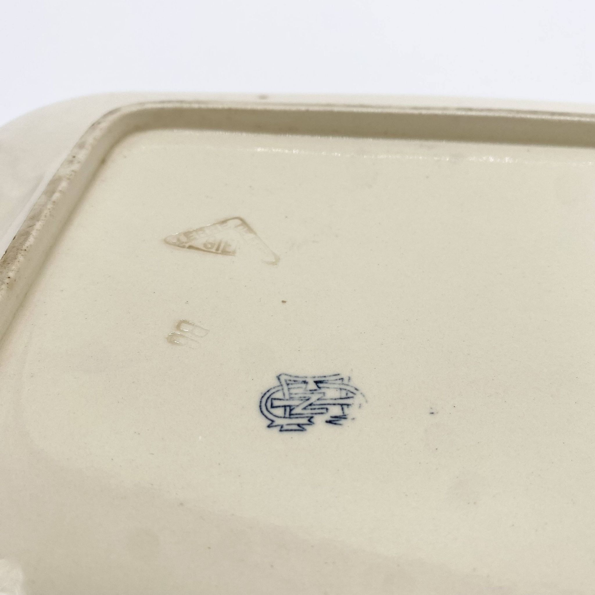 Gien earthenware dish "Terre de Fer", "Ibis" service, 1876