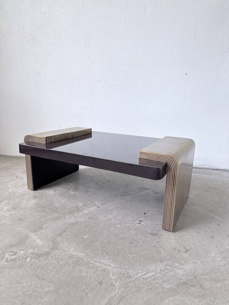 Art Deco coffee table in lacquer and brass