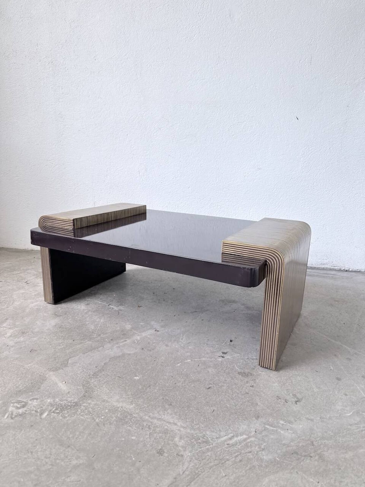 Art Deco coffee table in lacquer and brass