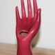 Main soliflore vintage en céramique rouge framboise