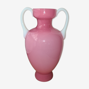 Vase en opaline