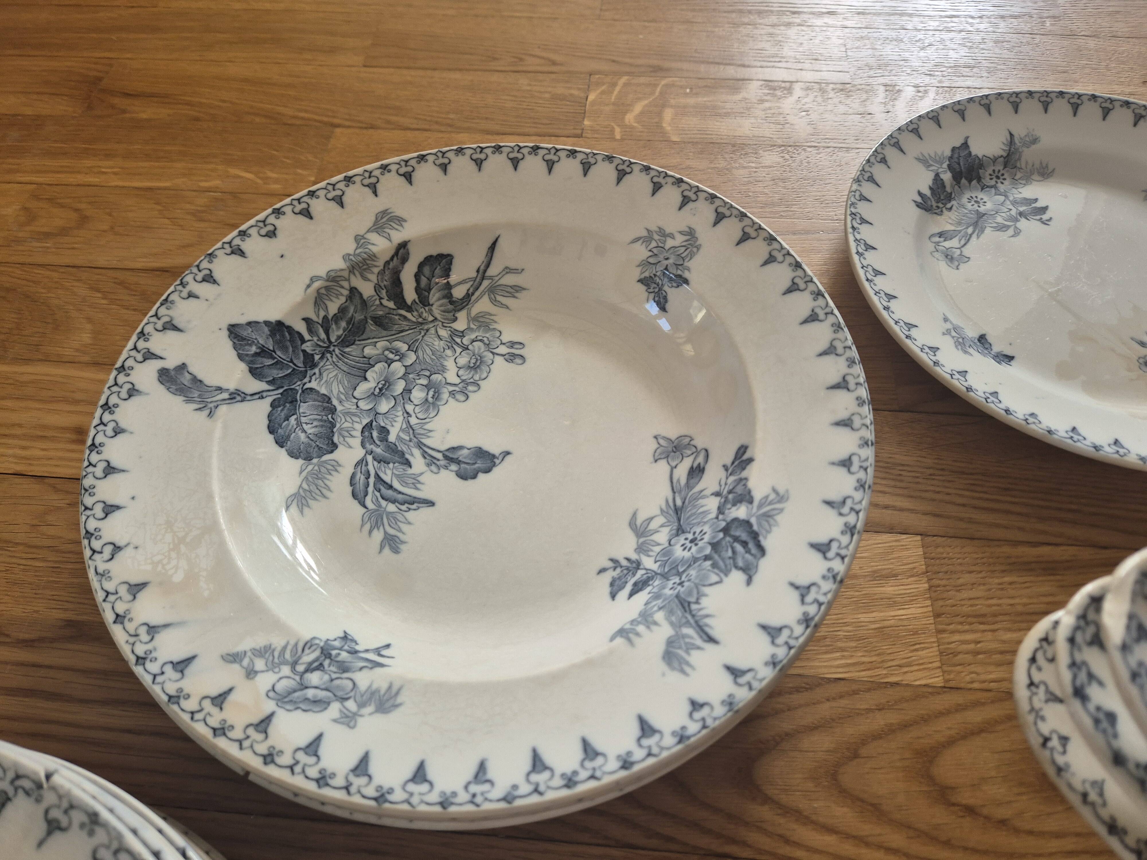 Antique table service Sarreguemines U&C Flore – 17 pieces