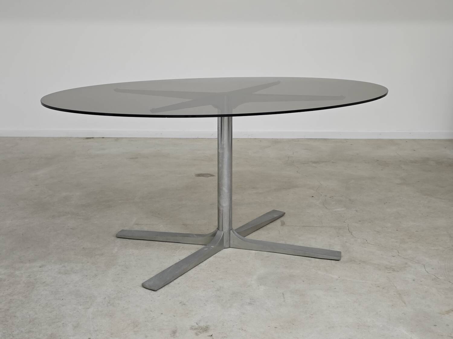 Dining table in glass, aluminum and chrome steel