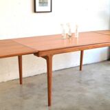 Table par Johannes Andersen à rallonges « papillon »