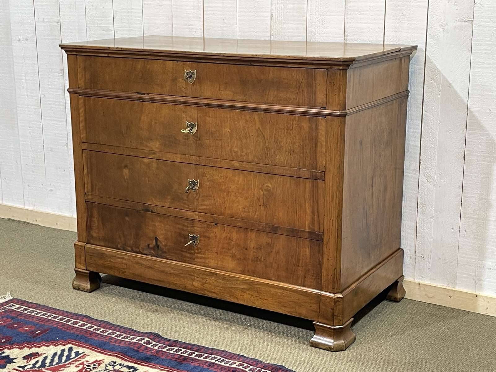 Commode Louis Philippe fin XIXème en noyer et sapin
