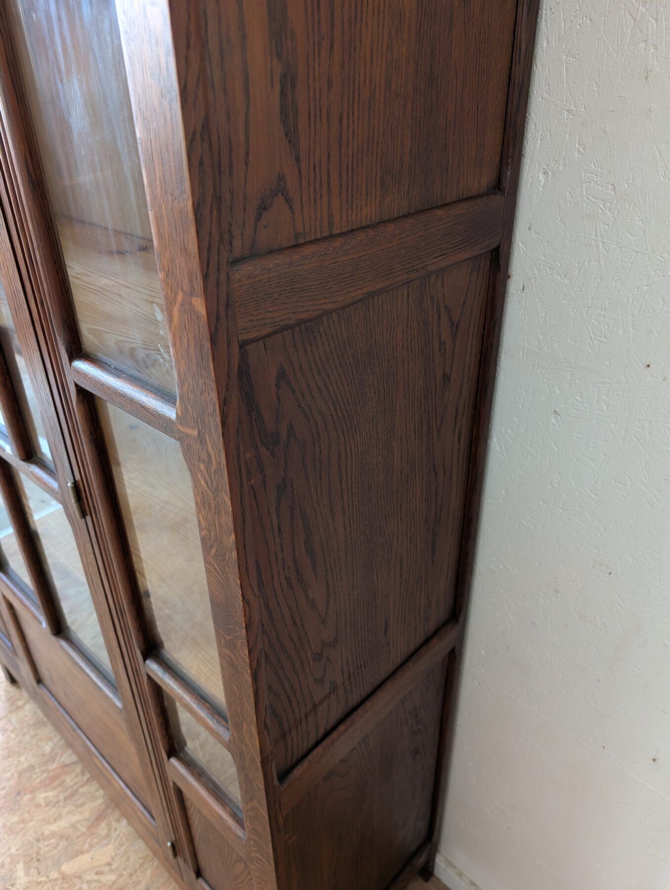 Armoire vitrée chêne massif des années 40/50