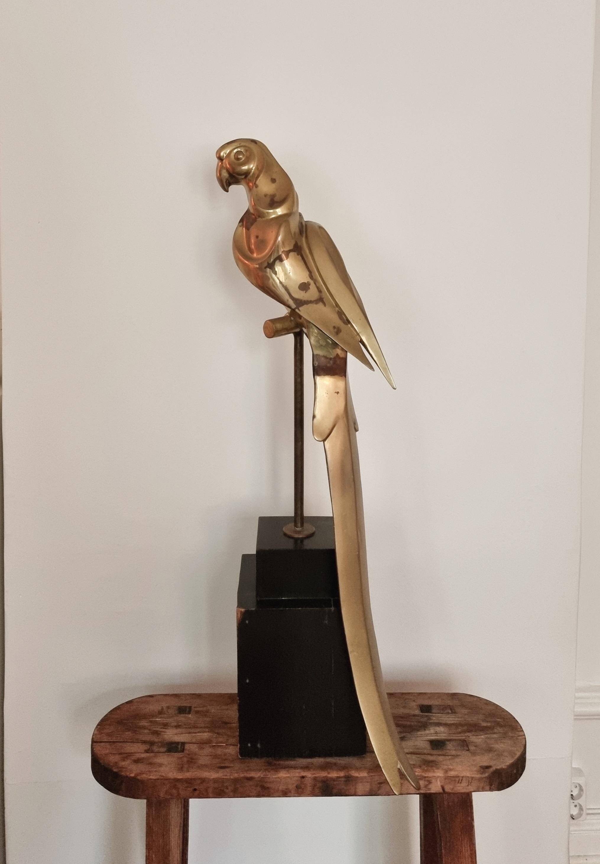 Decorative sculpture in solid brass representing a parrot, 1970s, Palm Beach/Hollywood Regency.