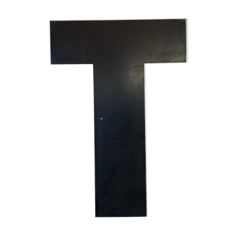 Lettre noire « T »