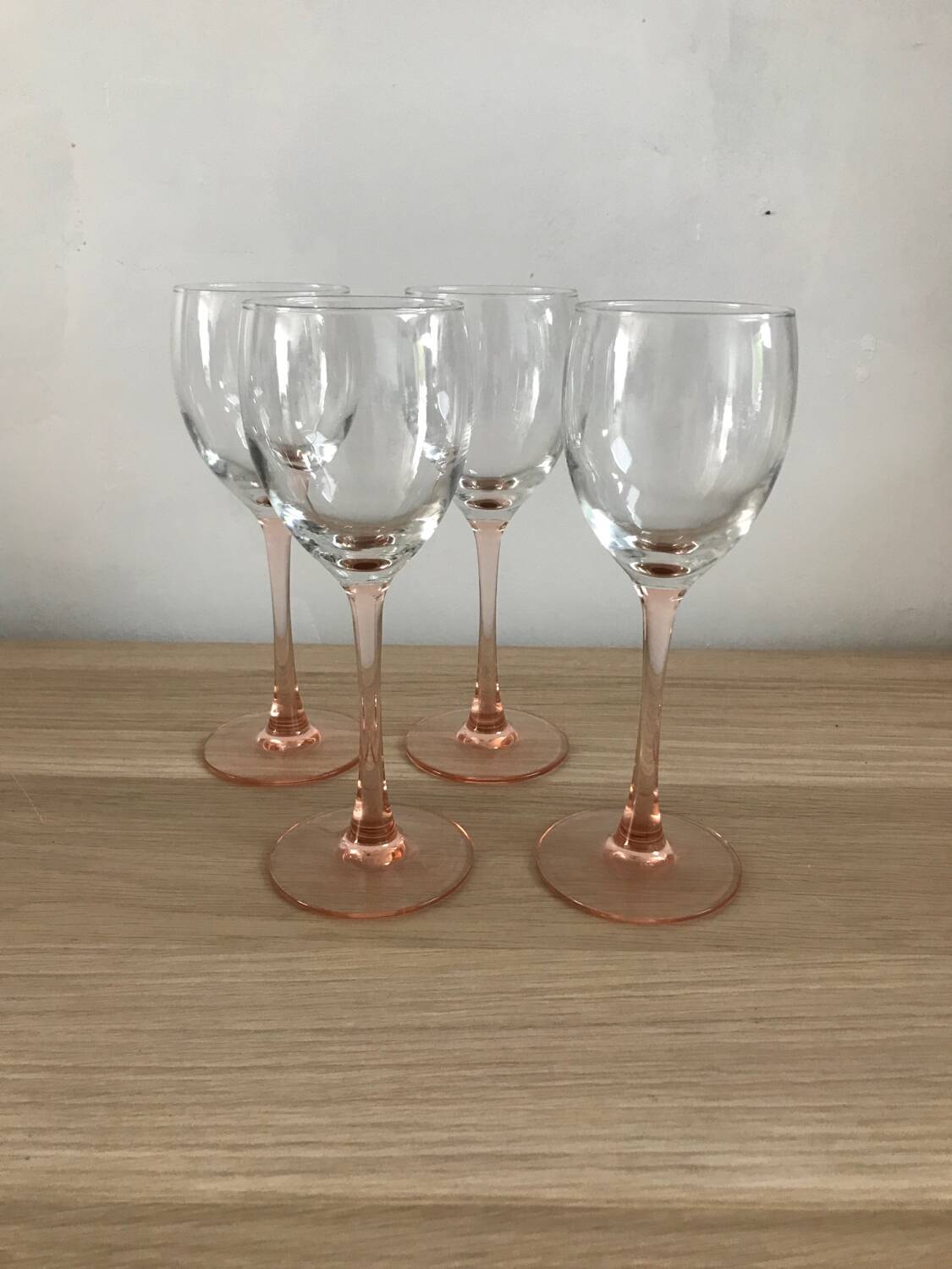 4 luminarc wine glasses with pink base