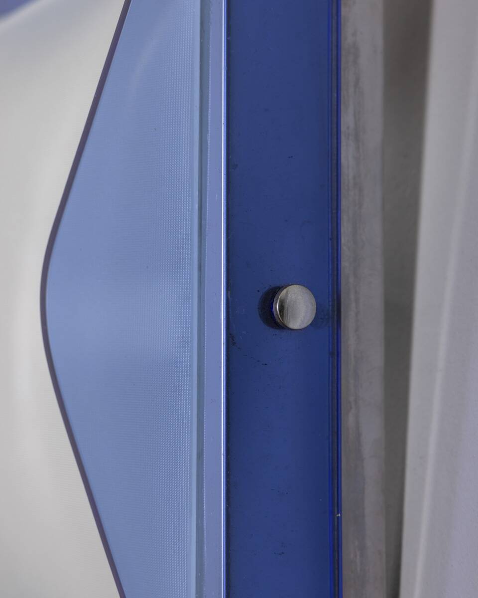 Lampe de plafond en verre bleu au design italien des années 1970.